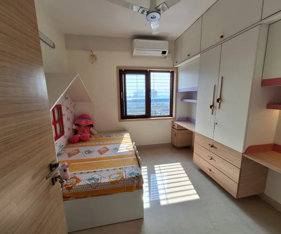 Compact bedroom layout
