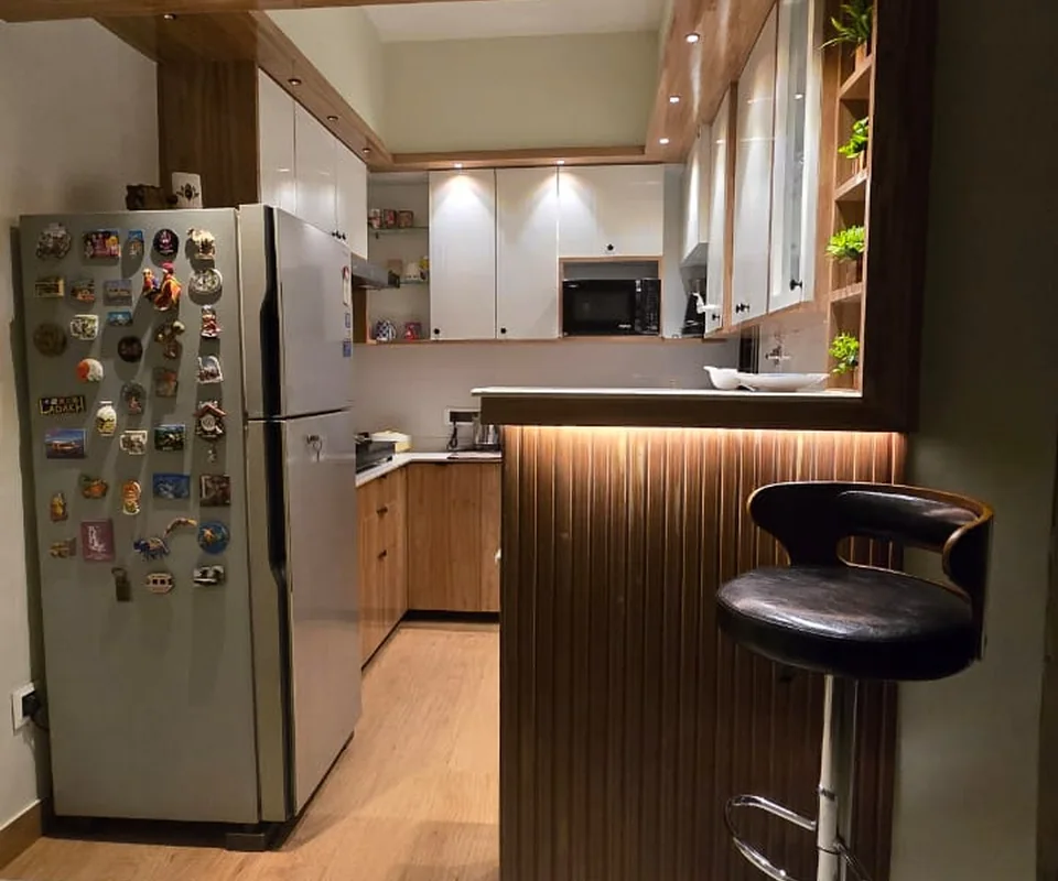 Kitchen and breakfast bar