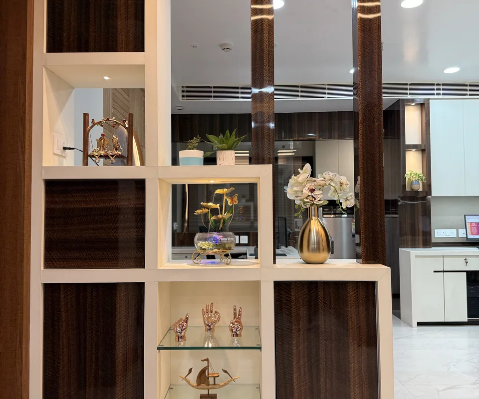 Display shelving detail